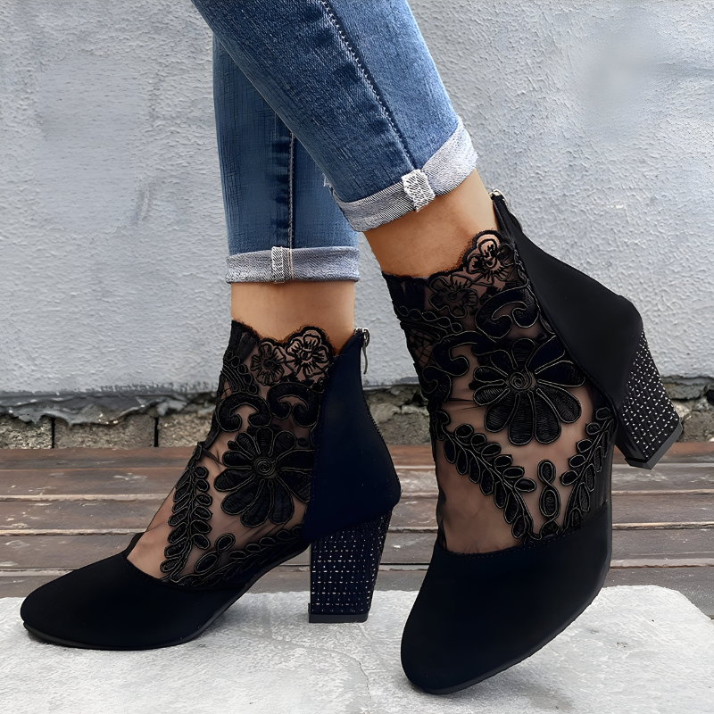 HOGE HAKKEN MET BREDE TEENSTEUN VOOR VROUWEN
