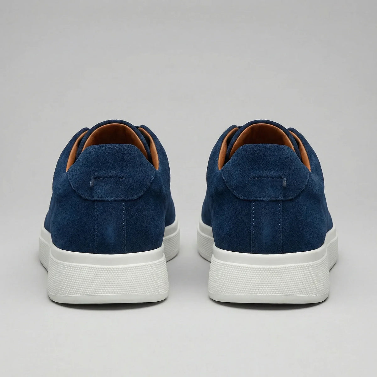 Lage suede sneakers met veters