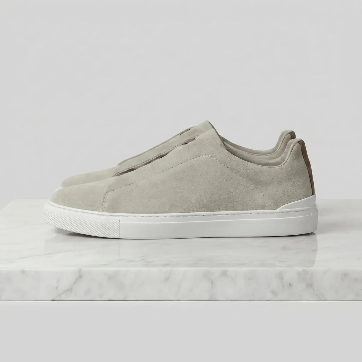 Suède sneakers met instapdesign