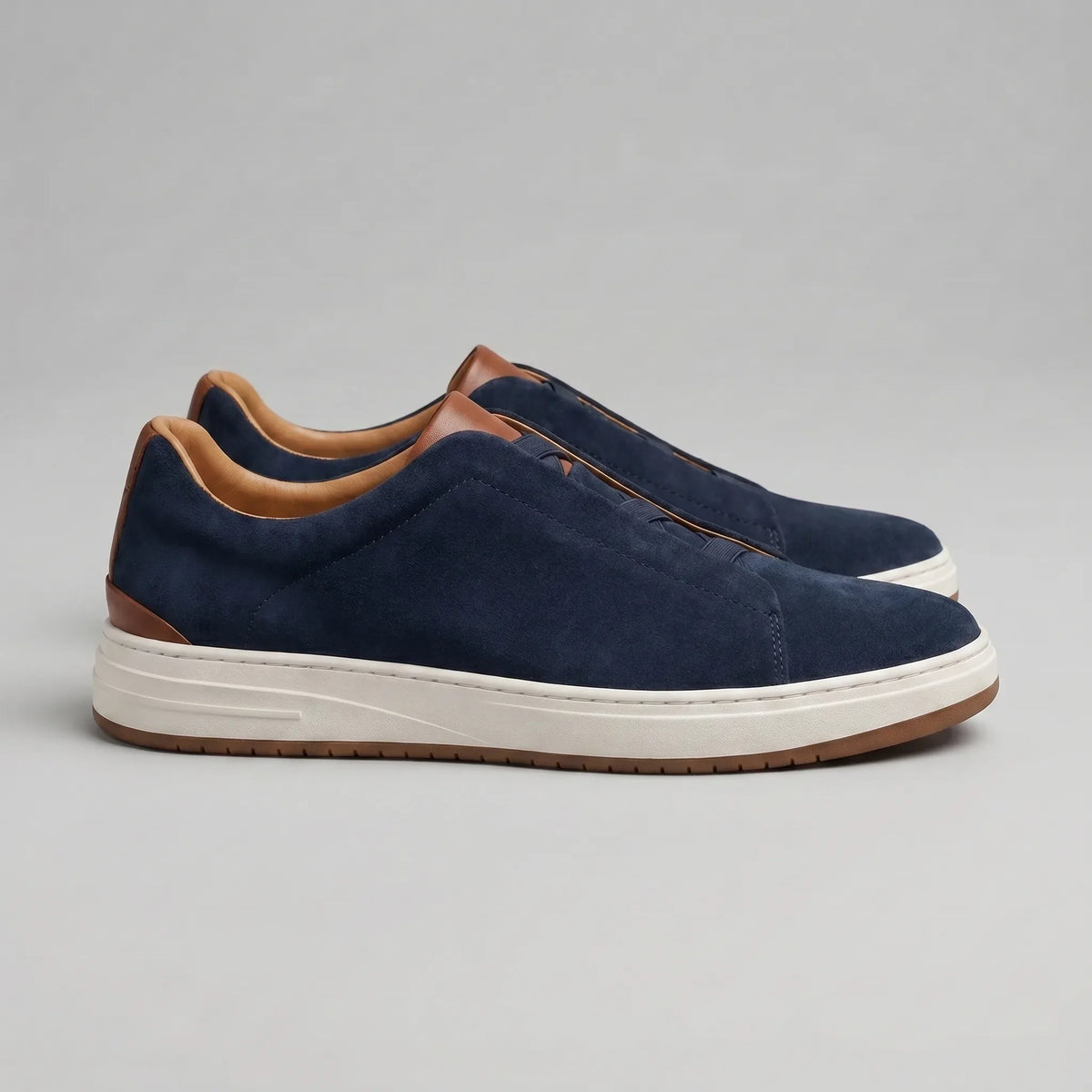 Slip-on sneakers met suède
