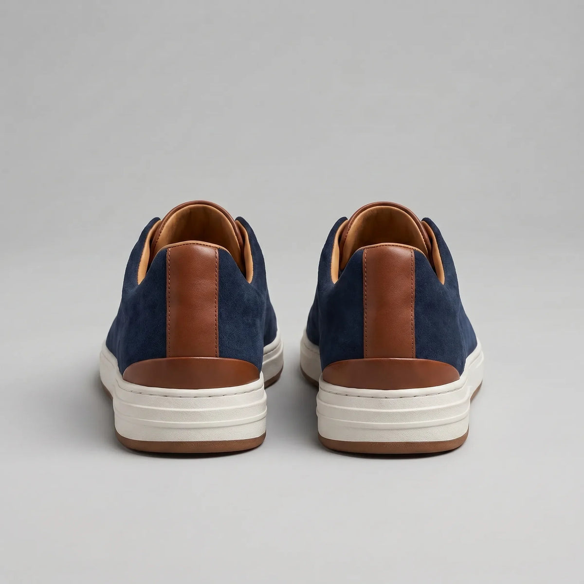 Slip-on sneakers met suède
